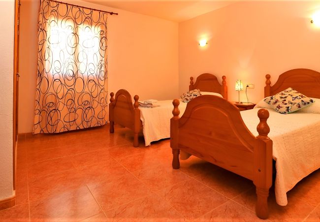 Особняк на Campos - Can Toni 403 tradicional finca con piscina privada, aire acondicionado, gran jardín y WiFi Особняк на Campos - Can Toni 403 tradicional finca con piscina privada, aire acondicionado, gran jardín y WiFi