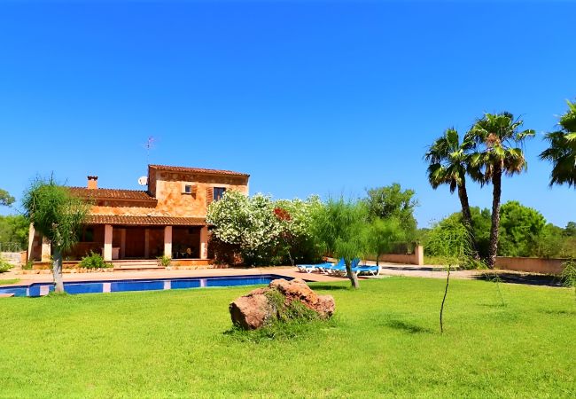 Особняк на Campos - Can Toni 403 tradicional finca con piscina privada, aire acondicionado, gran jardín y WiFi Особняк на Campos - Can Toni 403 tradicional finca con piscina privada, aire acondicionado, gran jardín y WiFi