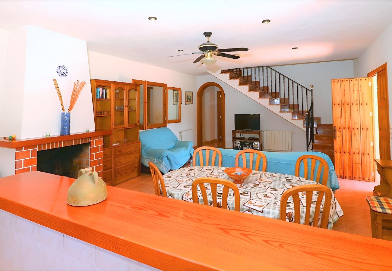 Особняк на Campos - Can Toni 403 tradicional finca con piscina privada, aire acondicionado, gran jardín y WiFi Особняк на Campos - Can Toni 403 tradicional finca con piscina privada, aire acondicionado, gran jardín y WiFi