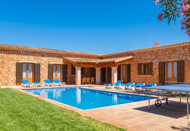 Особняк на Campos - Can Mates Nou 404 fantastica finca con piscina privada, terraza, ping pong y aire acondicionado