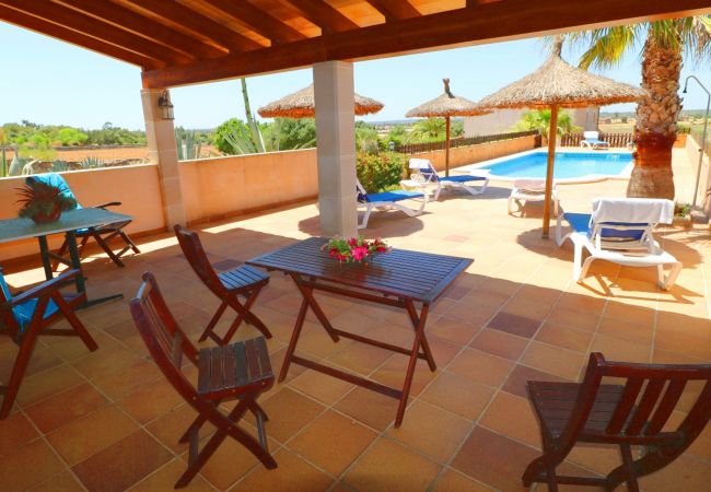 Особняк на Campos - Alcoraia 408 tradicional finca con piscina privada, terraza, barbacoa y aire acondicionado Особняк на Campos - Alcoraia 408 tradicional finca con piscina privada, terraza, barbacoa y aire acondicionado