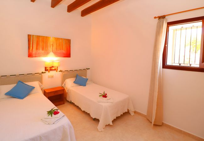 Особняк на Campos - Alcoraia 408 tradicional finca con piscina privada, terraza, barbacoa y aire acondicionado Особняк на Campos - Alcoraia 408 tradicional finca con piscina privada, terraza, barbacoa y aire acondicionado