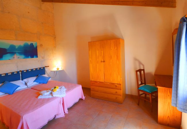 Особняк на Campos - Alcoraia 408 tradicional finca con piscina privada, terraza, barbacoa y aire acondicionado Особняк на Campos - Alcoraia 408 tradicional finca con piscina privada, terraza, barbacoa y aire acondicionado