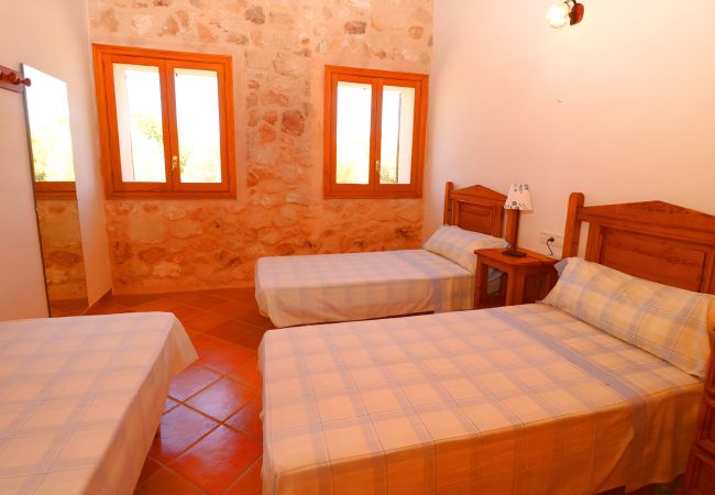 Особняк на Campos - Can Guillem 415 finca rústica con piscina privada, terraza, aire acondicionado y WiFi Особняк на Campos - Can Guillem 415 finca rústica con piscina privada, terraza, aire acondicionado y WiFi