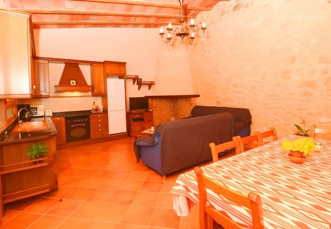 Особняк на Campos - Can Guillem 415 finca rústica con piscina privada, terraza, aire acondicionado y WiFi Особняк на Campos - Can Guillem 415 finca rústica con piscina privada, terraza, aire acondicionado y WiFi