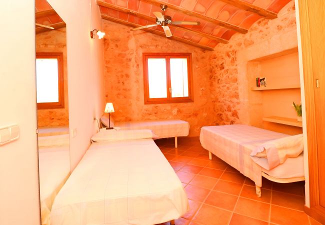 Особняк на Campos - Can Guillem 415 finca rústica con piscina privada, terraza, aire acondicionado y WiFi Особняк на Campos - Can Guillem 415 finca rústica con piscina privada, terraza, aire acondicionado y WiFi