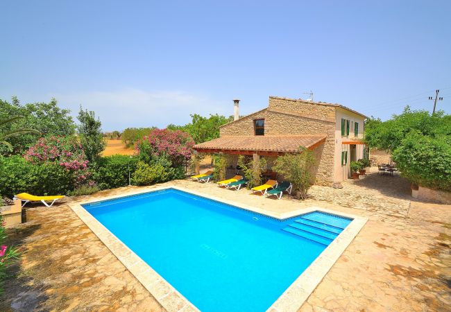  на Lloret de Vistalegre - Can Blanc 018 finca rústica con piscina privada, aire acondicionado, terraza y barbacoa