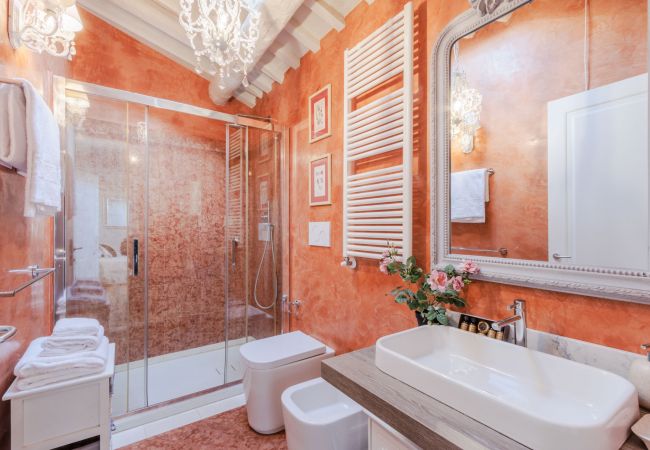 Апартаменты на Lucca - Unwind Yourself on a Panoramic Terrace inside Lucca Апартаменты на Lucca - Unwind Yourself on a Panoramic Terrace inside Lucca