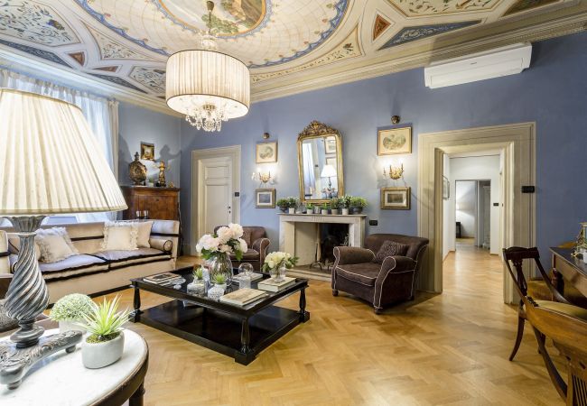 Апартаменты на Lucca - Homey Spacious 4 Bedrooms Flat in Lucca Апартаменты на Lucca - Homey Spacious 4 Bedrooms Flat in Lucca