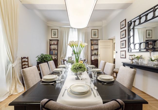 Апартаменты на Lucca - Homey Spacious 4 Bedrooms Flat in Lucca Апартаменты на Lucca - Homey Spacious 4 Bedrooms Flat in Lucca