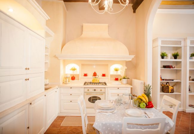 Апартаменты на Lucca - BEYOND THE EXTRAORDINARY Romantic Quiet Spacious Apartment Next to Guinigi Tower Апартаменты на Lucca - BEYOND THE EXTRAORDINARY Romantic Quiet Spacious Apartment Next to Guinigi Tower