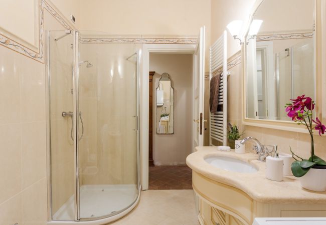 Апартаменты на Lucca - BEYOND THE EXTRAORDINARY Romantic Quiet Spacious Apartment Next to Guinigi Tower Апартаменты на Lucca - BEYOND THE EXTRAORDINARY Romantic Quiet Spacious Apartment Next to Guinigi Tower