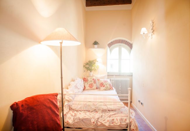 Апартаменты на Lucca - BEYOND THE EXTRAORDINARY Romantic Quiet Spacious Apartment Next to Guinigi Tower Апартаменты на Lucca - BEYOND THE EXTRAORDINARY Romantic Quiet Spacious Apartment Next to Guinigi Tower