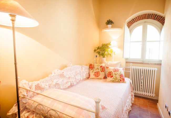 Апартаменты на Lucca - BEYOND THE EXTRAORDINARY Romantic Quiet Spacious Apartment Next to Guinigi Tower Апартаменты на Lucca - BEYOND THE EXTRAORDINARY Romantic Quiet Spacious Apartment Next to Guinigi Tower