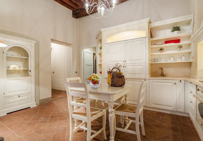 Апартаменты на Lucca - BEYOND THE EXTRAORDINARY Romantic Quiet Spacious Apartment Next to Guinigi Tower Апартаменты на Lucca - BEYOND THE EXTRAORDINARY Romantic Quiet Spacious Apartment Next to Guinigi Tower