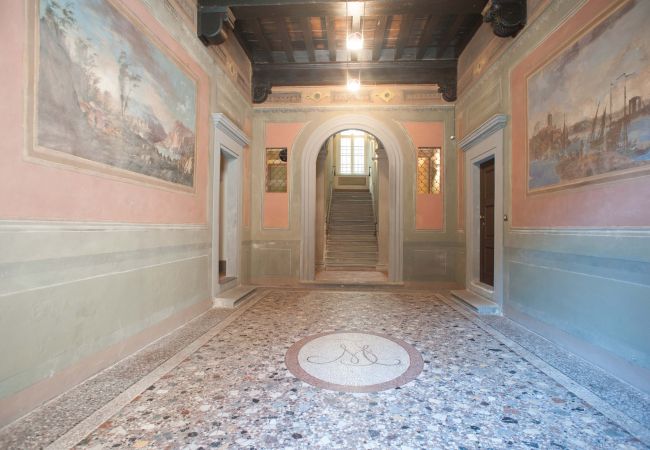 Апартаменты на Lucca - BEYOND THE EXTRAORDINARY Romantic Quiet Spacious Apartment Next to Guinigi Tower Апартаменты на Lucca - BEYOND THE EXTRAORDINARY Romantic Quiet Spacious Apartment Next to Guinigi Tower