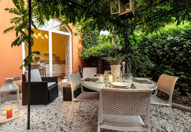 Апартаменты на Lucca - Spacious Ground Floor Apartment with Private Garden Inside the Walls of Lucca Апартаменты на Lucca - Spacious Ground Floor Apartment with Private Garden Inside the Walls of Lucca