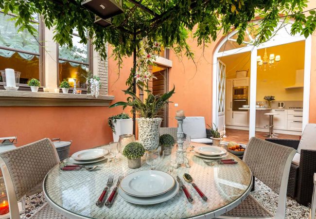 Апартаменты на Lucca - Spacious Ground Floor Apartment with Private Garden Inside the Walls of Lucca Апартаменты на Lucca - Spacious Ground Floor Apartment with Private Garden Inside the Walls of Lucca