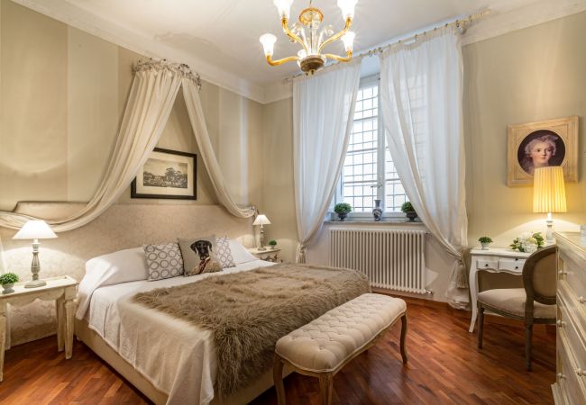 Апартаменты на Lucca - Opera Music in a Spacious Central Apartment Overlooking the Cathedral Апартаменты на Lucca - Opera Music in a Spacious Central Apartment Overlooking the Cathedral