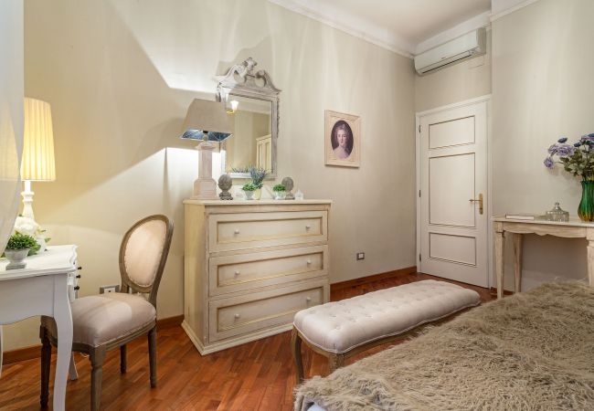 Апартаменты на Lucca - Opera Music in a Spacious Central Apartment Overlooking the Cathedral Апартаменты на Lucca - Opera Music in a Spacious Central Apartment Overlooking the Cathedral