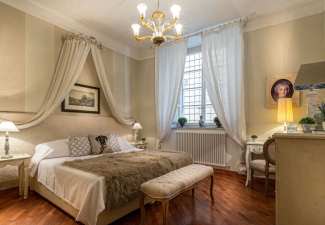 Апартаменты на Lucca - Opera Music in a Spacious Central Apartment Overlooking the Cathedral Апартаменты на Lucca - Opera Music in a Spacious Central Apartment Overlooking the Cathedral