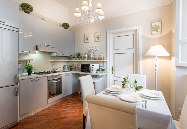 Апартаменты на Lucca - Opera Music in a Spacious Central Apartment Overlooking the Cathedral Апартаменты на Lucca - Opera Music in a Spacious Central Apartment Overlooking the Cathedral