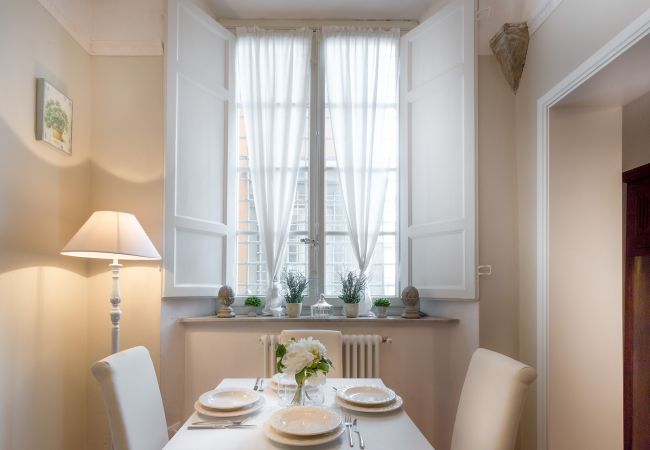 Апартаменты на Lucca - Opera Music in a Spacious Central Apartment Overlooking the Cathedral Апартаменты на Lucca - Opera Music in a Spacious Central Apartment Overlooking the Cathedral