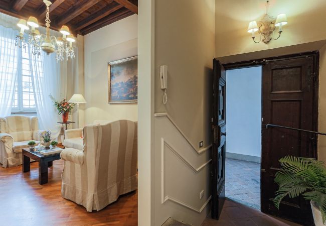 Апартаменты на Lucca - Opera Music in a Spacious Central Apartment Overlooking the Cathedral Апартаменты на Lucca - Opera Music in a Spacious Central Apartment Overlooking the Cathedral