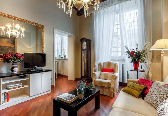 Апартаменты на Lucca - Opera Music in a Spacious Central Apartment Overlooking the Cathedral Апартаменты на Lucca - Opera Music in a Spacious Central Apartment Overlooking the Cathedral
