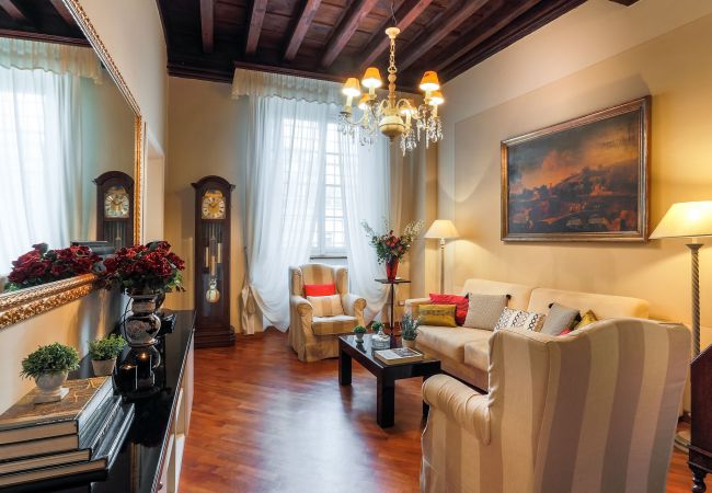 Апартаменты на Lucca - Opera Music in a Spacious Central Apartment Overlooking the Cathedral Апартаменты на Lucca - Opera Music in a Spacious Central Apartment Overlooking the Cathedral