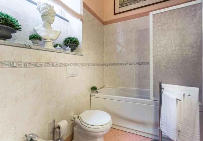 Апартаменты на Lucca - Opera Music in a Spacious Central Apartment Overlooking the Cathedral Апартаменты на Lucca - Opera Music in a Spacious Central Apartment Overlooking the Cathedral