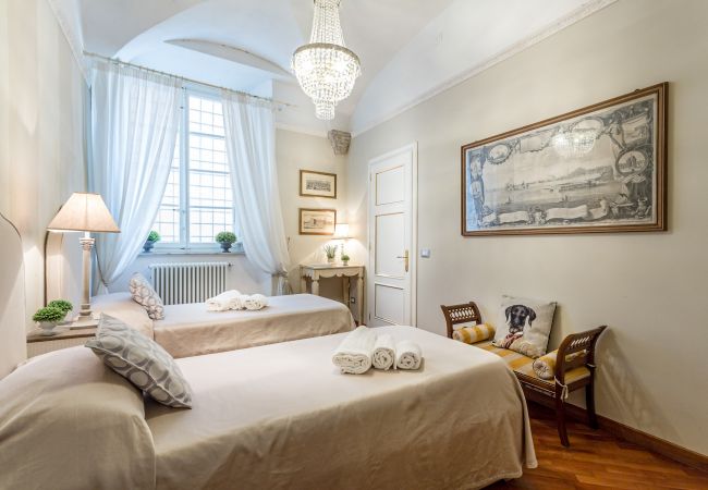 Апартаменты на Lucca - Opera Music in a Spacious Central Apartment Overlooking the Cathedral Апартаменты на Lucca - Opera Music in a Spacious Central Apartment Overlooking the Cathedral