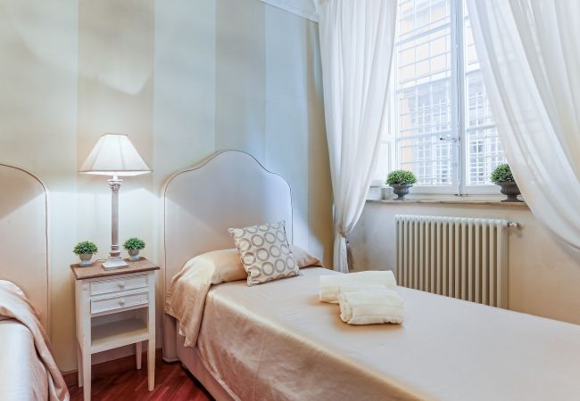 Апартаменты на Lucca - Opera Music in a Spacious Central Apartment Overlooking the Cathedral Апартаменты на Lucca - Opera Music in a Spacious Central Apartment Overlooking the Cathedral