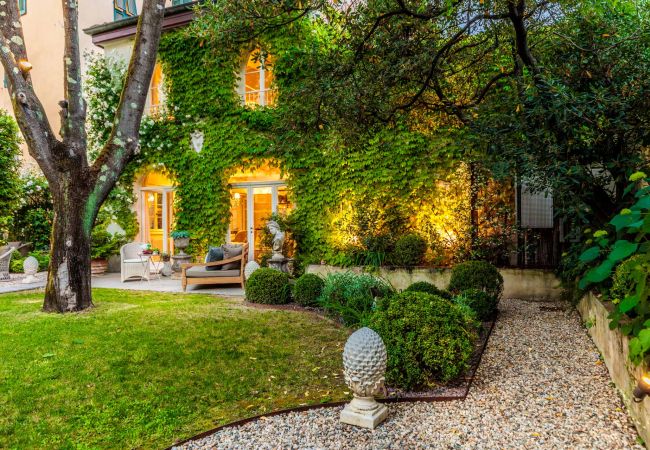 Апартаменты на Lucca - LA CASINA Luxury Home inside the Walls of Lucca with Garden, A/c, Wifi Апартаменты на Lucca - LA CASINA Luxury Home inside the Walls of Lucca with Garden, A/c, Wifi