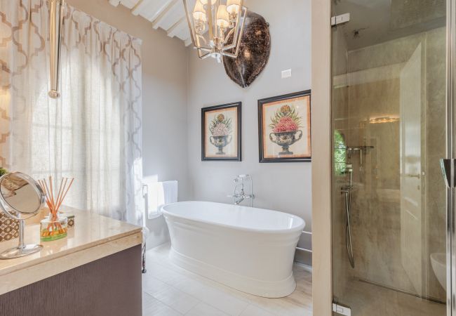 Апартаменты на Lucca - LA CASINA Luxury Home inside the Walls of Lucca with Garden, A/c, Wifi Апартаменты на Lucca - LA CASINA Luxury Home inside the Walls of Lucca with Garden, A/c, Wifi