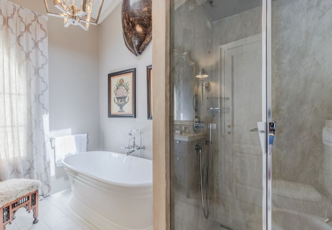 Апартаменты на Lucca - LA CASINA Luxury Home inside the Walls of Lucca with Garden, A/c, Wifi Апартаменты на Lucca - LA CASINA Luxury Home inside the Walls of Lucca with Garden, A/c, Wifi