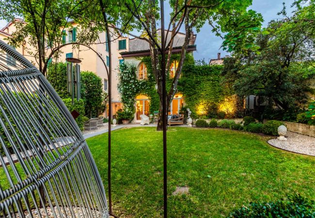 Апартаменты на Lucca - LA CASINA Luxury Home inside the Walls of Lucca with Garden, A/c, Wifi Апартаменты на Lucca - LA CASINA Luxury Home inside the Walls of Lucca with Garden, A/c, Wifi