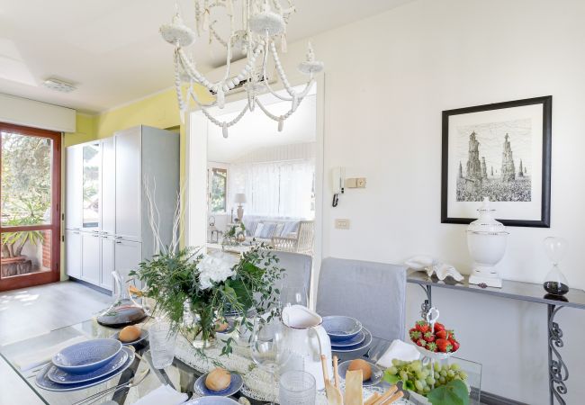 Вилла на Forte dei Marmi - FORTE DEI MARMI House 150 metres from the Beach Вилла на Forte dei Marmi - FORTE DEI MARMI House 150 metres from the Beach