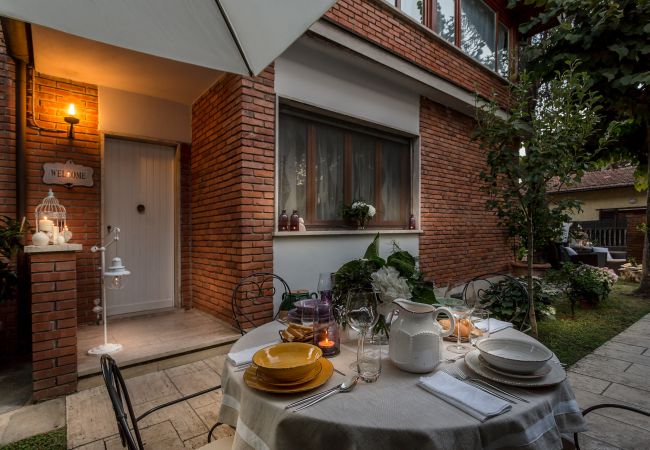 Вилла на Forte dei Marmi - FORTE DEI MARMI House 150 metres from the Beach Вилла на Forte dei Marmi - FORTE DEI MARMI House 150 metres from the Beach