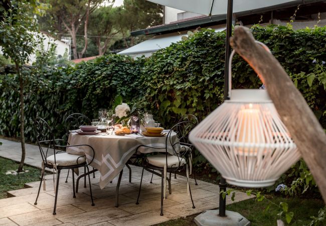 Вилла на Forte dei Marmi - FORTE DEI MARMI House 150 metres from the Beach Вилла на Forte dei Marmi - FORTE DEI MARMI House 150 metres from the Beach