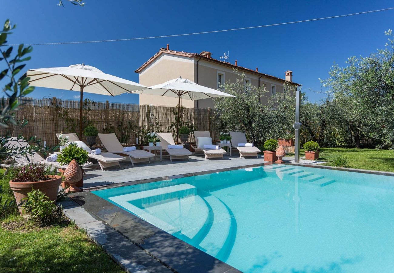 Вилла на Lucca - A/C Villa with Amazing Views, SPA & Private Pool 