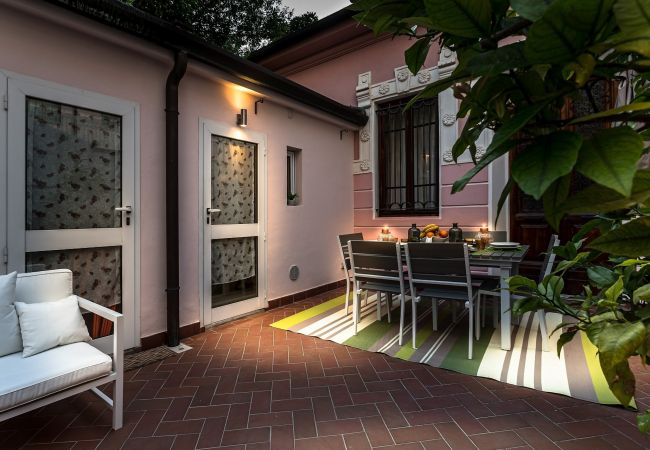 Вилла на Viareggio - VILLA PAOLA house close to the Beach in VIAREGGIO Вилла на Viareggio - VILLA PAOLA house close to the Beach in VIAREGGIO