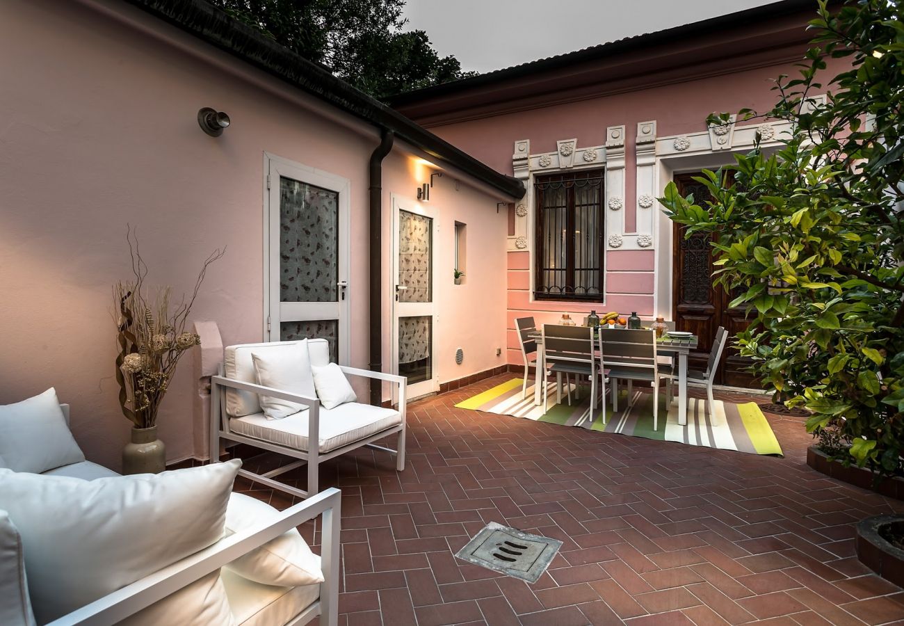 Вилла на Viareggio - VILLA PAOLA house close to the Beach in VIAREGGIO