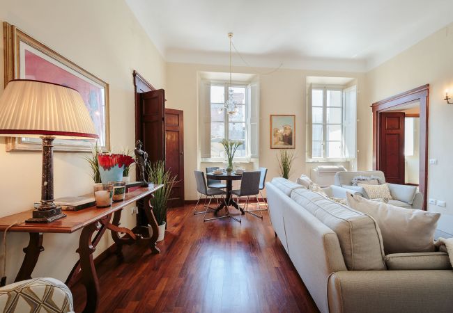  на Lucca - SANTA CROCE Apartment, Central and Convenient