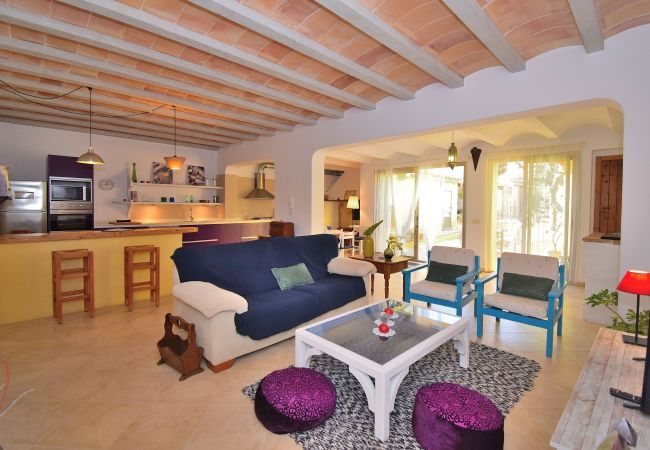 Дом на Muro - Casa de Pueblo 015 con piscina privada, jardín, terraza, barbacoa y WiFi Дом на Muro - Casa de Pueblo 015 con piscina privada, jardín, terraza, barbacoa y WiFi