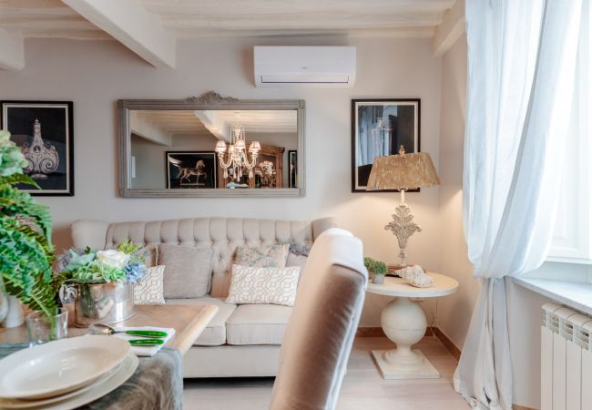  на Lucca - Luxury 1 Bedroom Apartment inside the Walls of Lucca