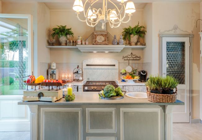 Вилла на Montecarlo - VILLA GIANNA, the Secret Interior Designer's Private Retreat with Pool Вилла на Montecarlo - VILLA GIANNA, the Secret Interior Designer's Private Retreat with Pool