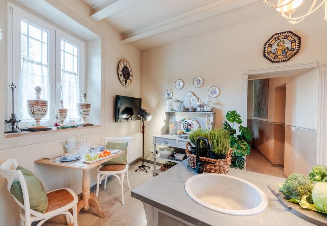 Вилла на Montecarlo - VILLA GIANNA, the Secret Interior Designer's Private Retreat with Pool Вилла на Montecarlo - VILLA GIANNA, the Secret Interior Designer's Private Retreat with Pool