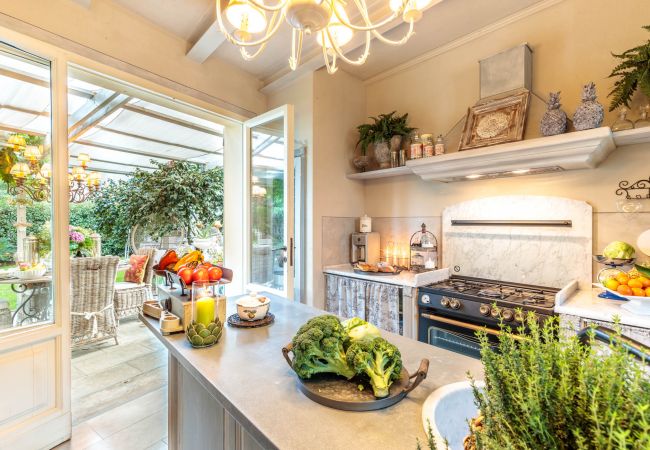 Вилла на Montecarlo - VILLA GIANNA, the Secret Interior Designer's Private Retreat with Pool Вилла на Montecarlo - VILLA GIANNA, the Secret Interior Designer's Private Retreat with Pool