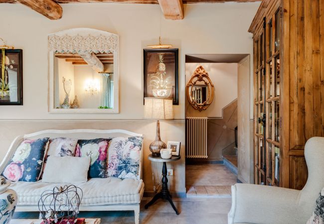 Вилла на Montecarlo - VILLA GIANNA, the Secret Interior Designer's Private Retreat with Pool Вилла на Montecarlo - VILLA GIANNA, the Secret Interior Designer's Private Retreat with Pool